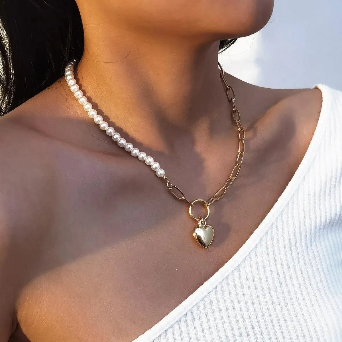 Elegant Black Ribbon Choker Necklace with White Pearls: Timeless Elegance
