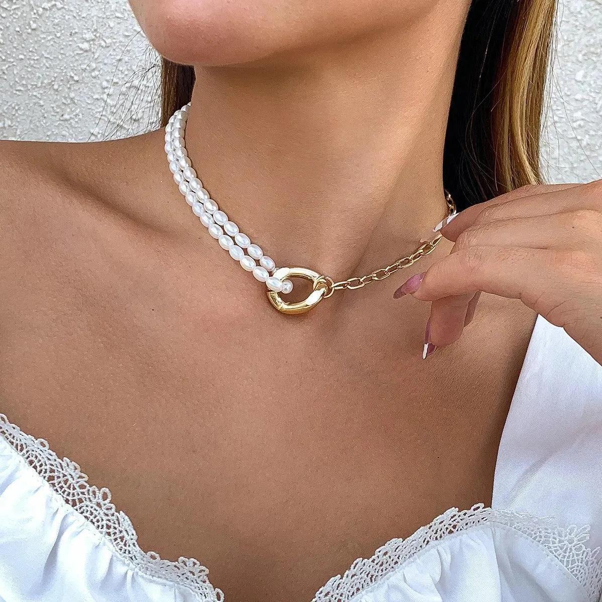 Elegant Black Ribbon Choker Necklace with White Pearls: Timeless Elegance