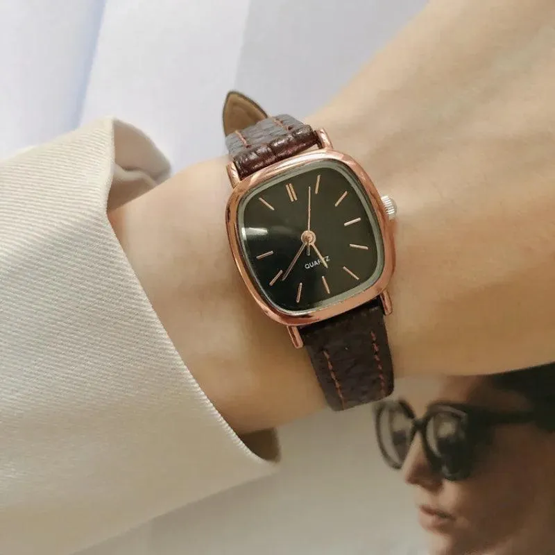 Vintage Brown Leather Women's Watch: Timeless Retro Elegance