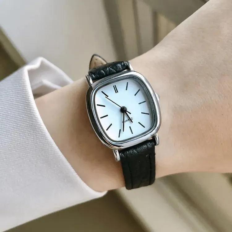 Vintage Brown Leather Women's Watch: Timeless Retro Elegance
